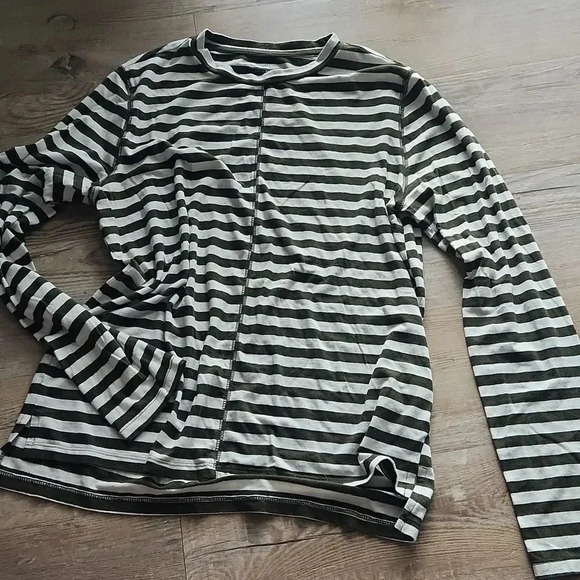 Lot of 4 Banana Republic Tops - Picture 2 of 12